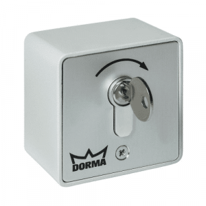 Schlüsselschalter für Türantriebe mit eingestecktem Schlüssel.